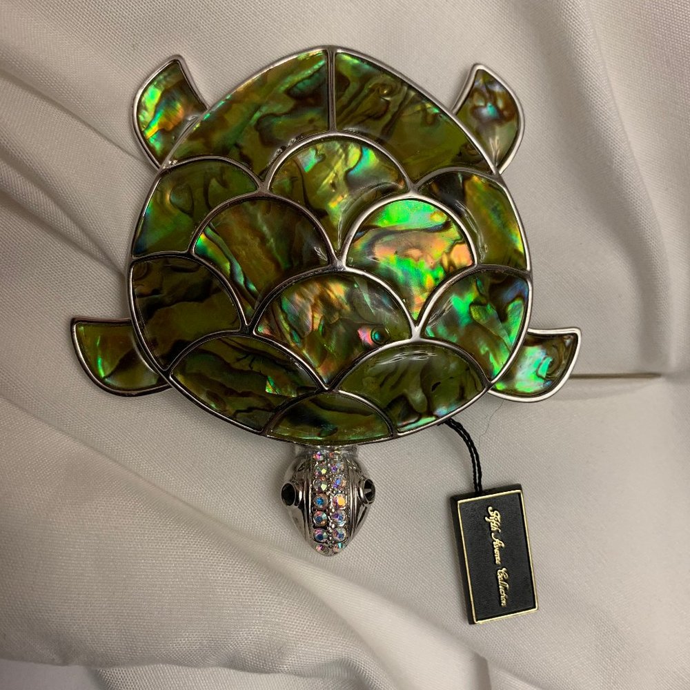 Fifth Avenue Collection Turtle Pin
